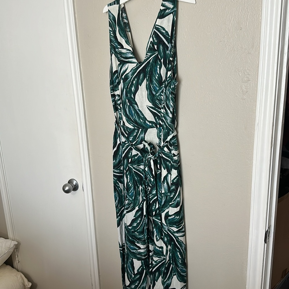 Who would wear tropical jumpsuit